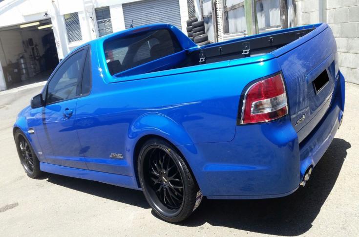 HOLDEN-COMMODORE-VE-UTE-MALICE-SATIN-BLACK